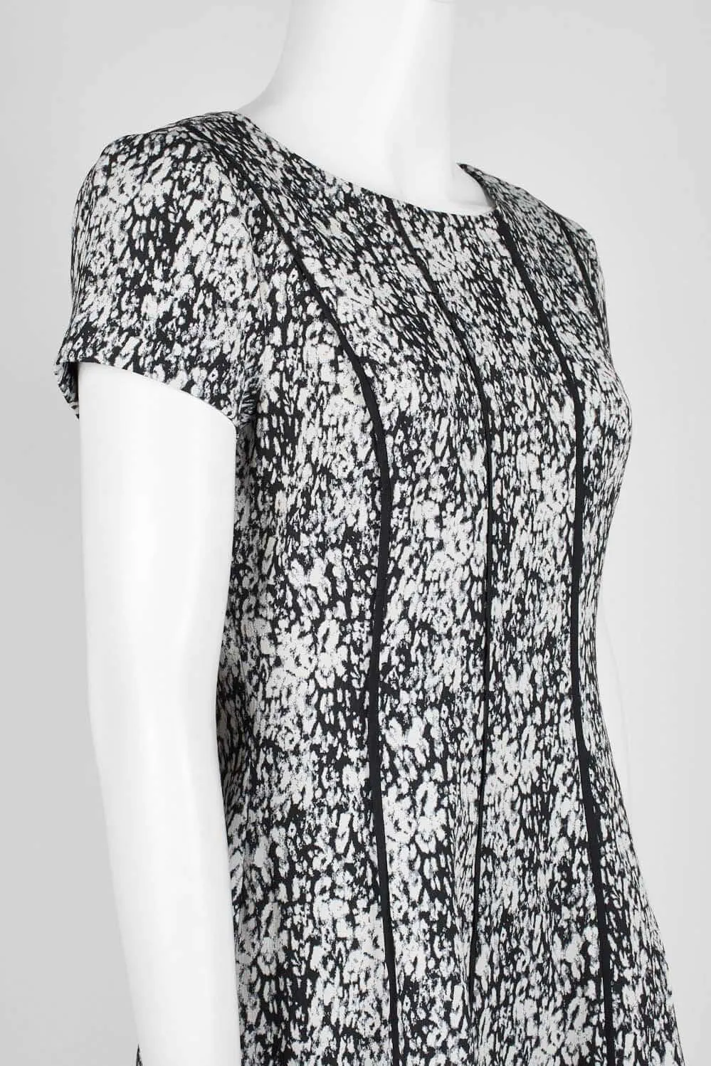 Adrianna Papell Scoop Neck Short Sleeve Piping Detail Zipper Back A-Line