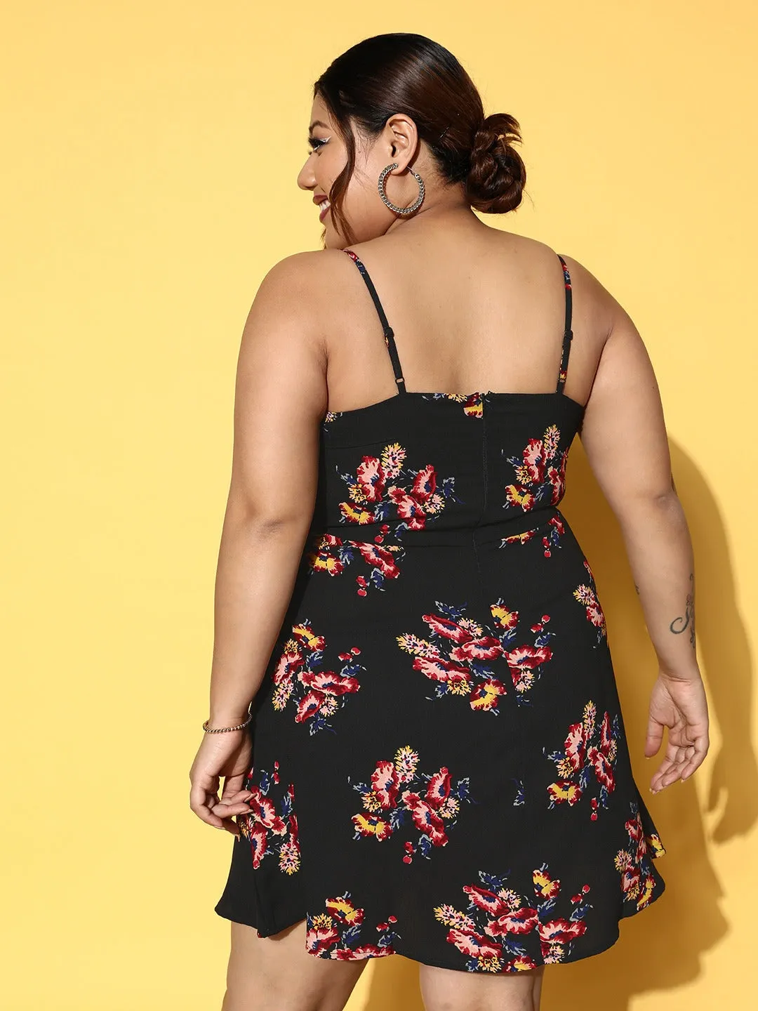 Berrylush Women Plus Size Black & Red Floral Printed Square Neck Sleeveless Crepe Flared A-Line Mini Dress