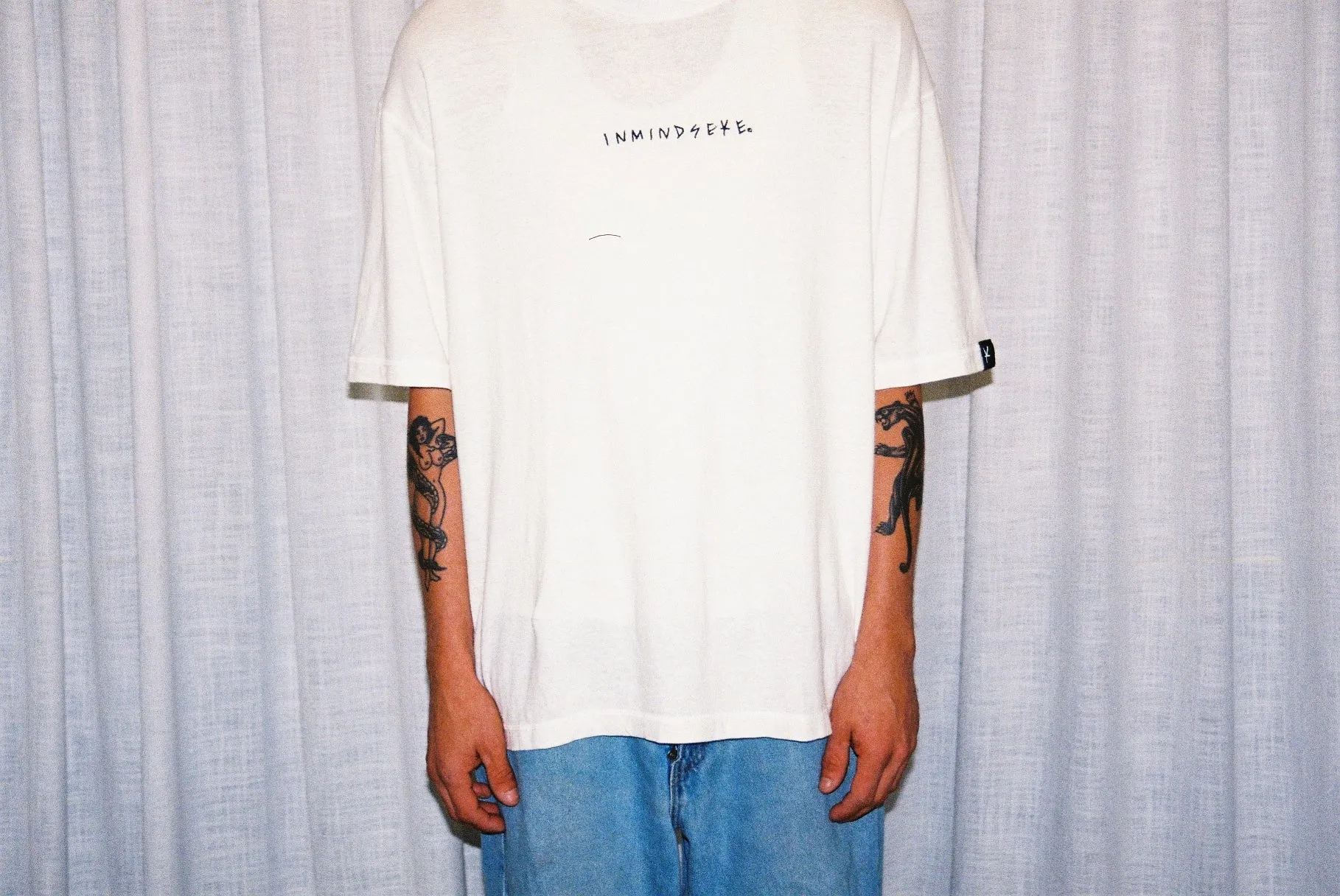 FRIEND INDEED TEE / NATURAL