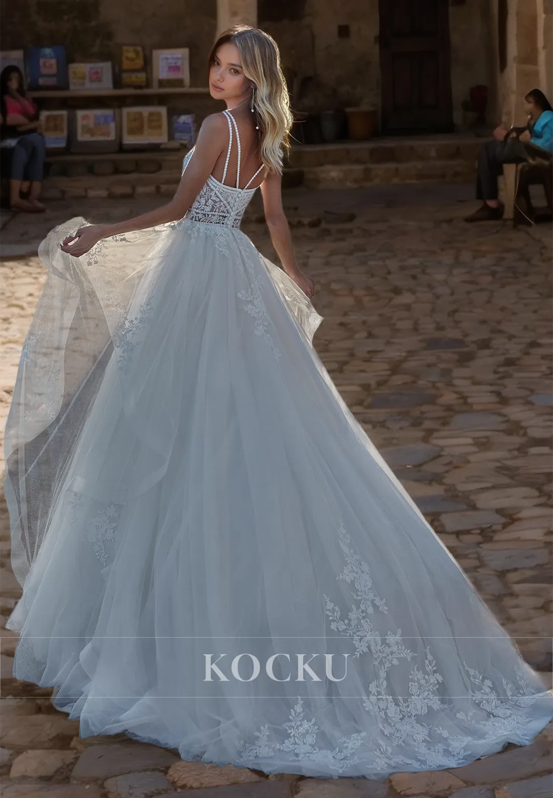 Spaghetti Straps A-Line V-Neck Brush Train Pleats Lace Wedding Dress Bridal Gown with Appliques