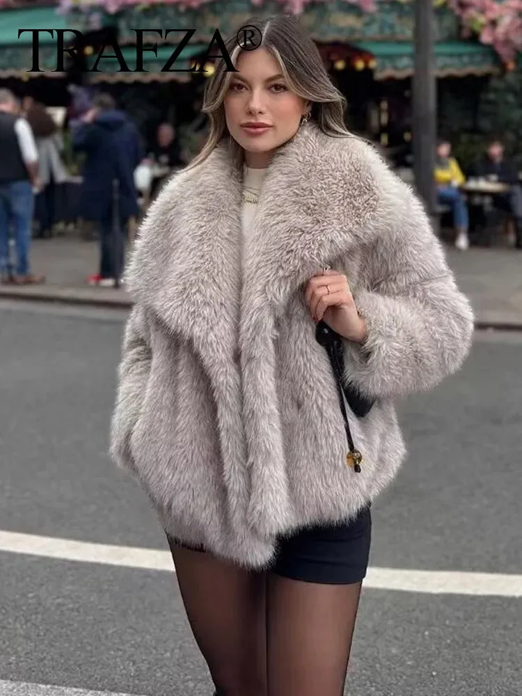 Vintage Cropped Faux Fur Jacket – Elegant Winter Style