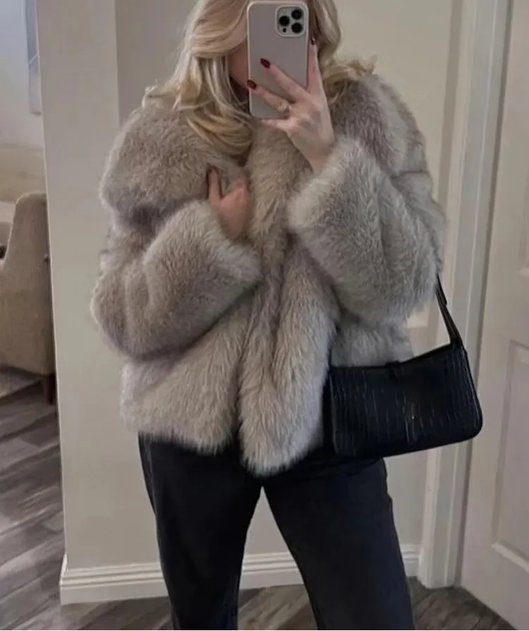 Vintage Cropped Faux Fur Jacket – Elegant Winter Style